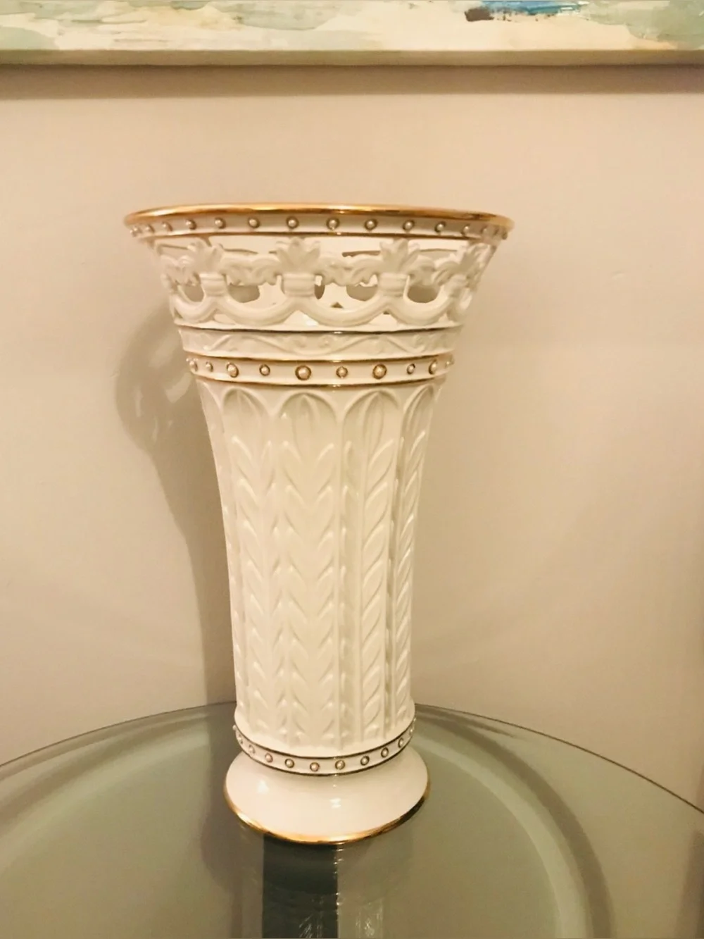 Lenox: Florentine & Pearl Cream Ceramic Vase with Gold Rim Accents. Like New.